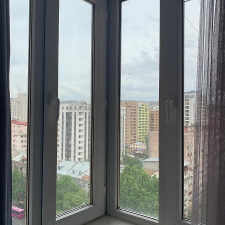 Cozy Apartment Near Republic Square Yerevan Exterior photo